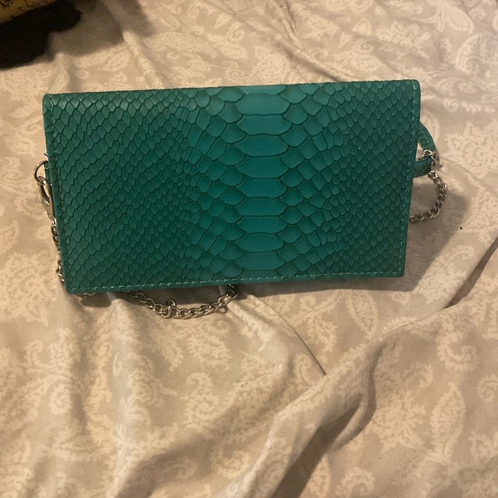 Just Solutions Triangle Vegan Croc Embossed Carryall Mini Bag w/ Detach. Straps